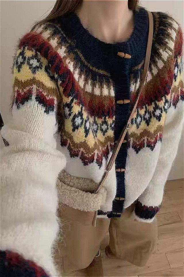 Mune | Round Neck Fair Isle Christmas Horn Button Cardigan