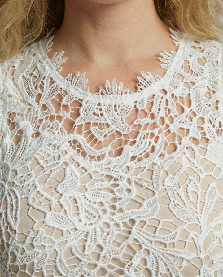 Elegant ladies summer dress made of lace for summer | Mune Fashion