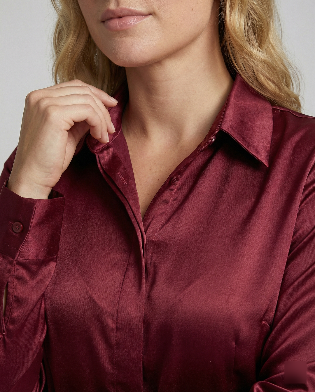 Ladies Satin Blouse with Classic Collar Mune Fashion