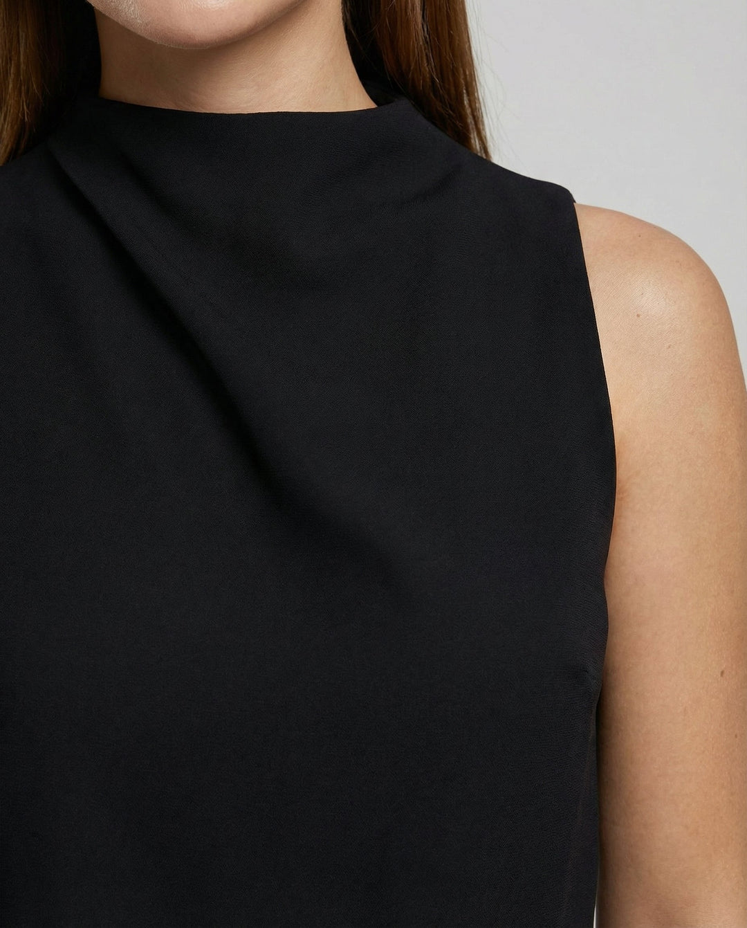 Elegant jumpsuit with round neckline for everyday & special occasions | Mune Fashion