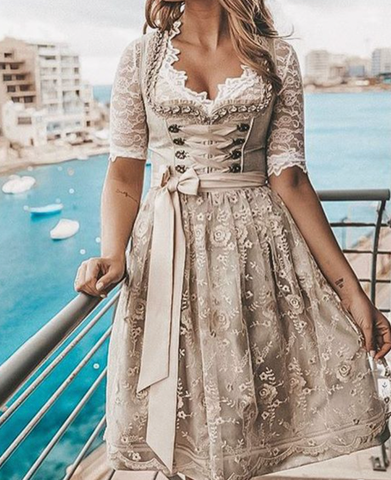 Mune | Traditional dress for women for costume parties and events