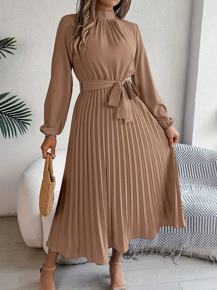 Mune | Simple Dress with Stand-Up Collar and Pleated Belt