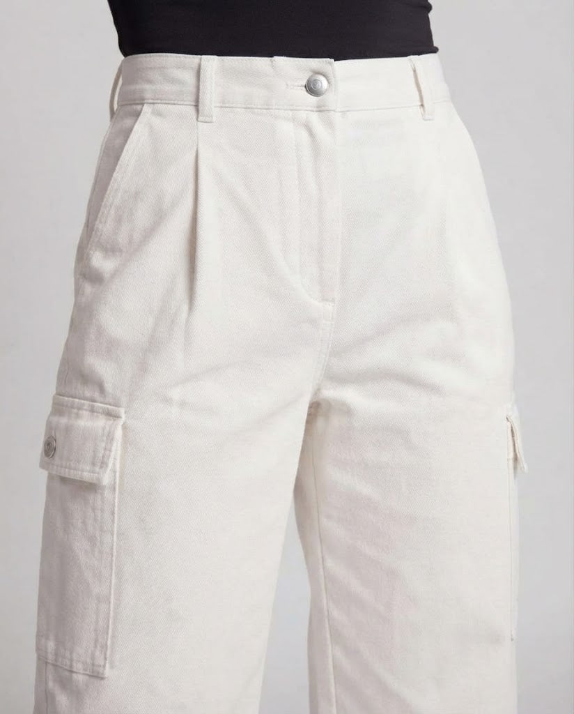 Women High-waisted wide pleated Palazzo pants with a loose silhouette Mune Fashion
