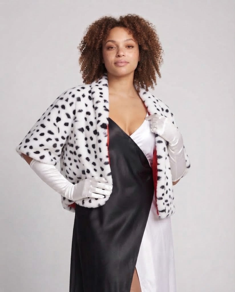Ladies glamorous costume with an elegant fur cape Mune Fashion