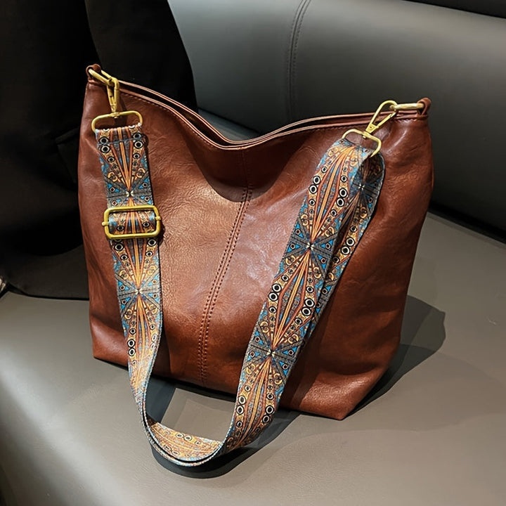 Mune Fashion - Chic tote bag with embellished strap