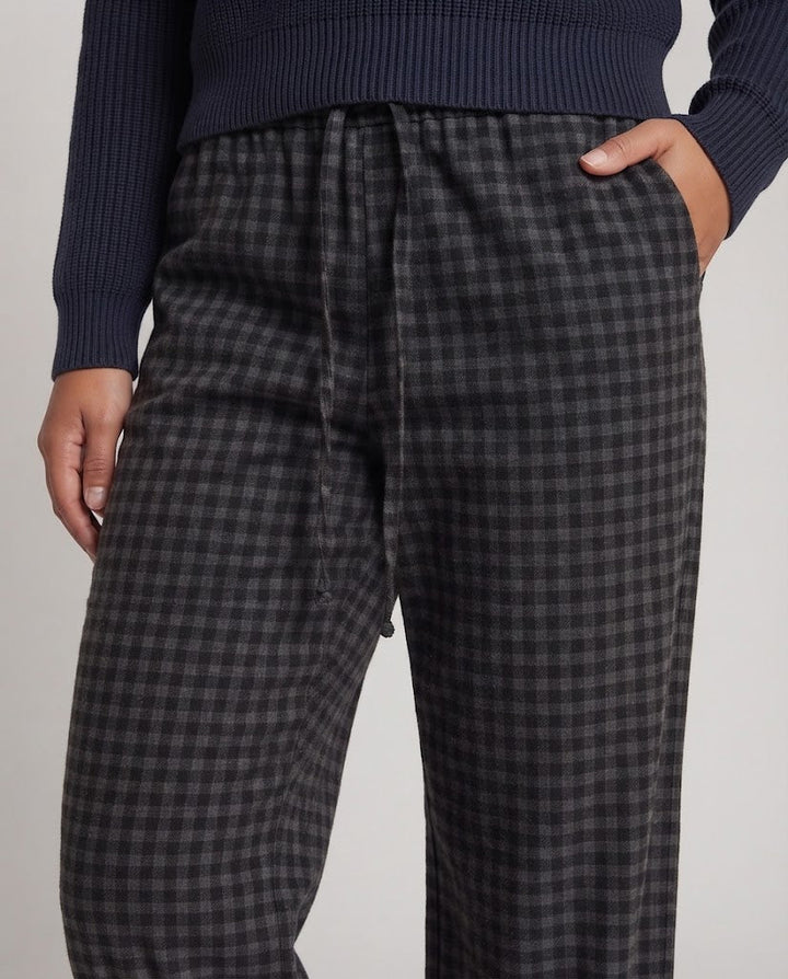 Ladies high-waisted wide check-pattern pants with drawstring and relaxed fit Mune Fashion