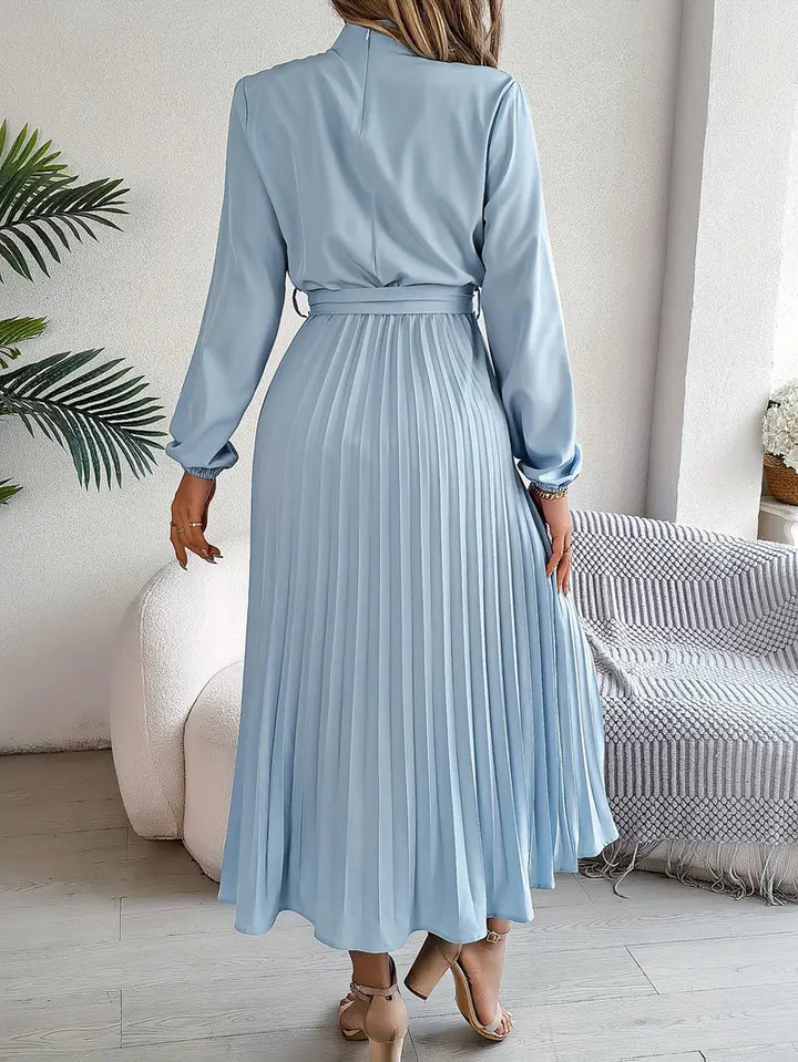 Mune | Simple Dress with Stand-Up Collar and Pleated Belt