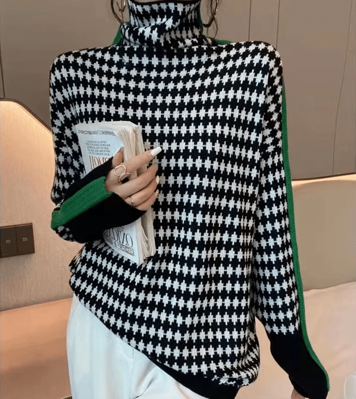 Mune | Elegant sweater with black and white check pattern