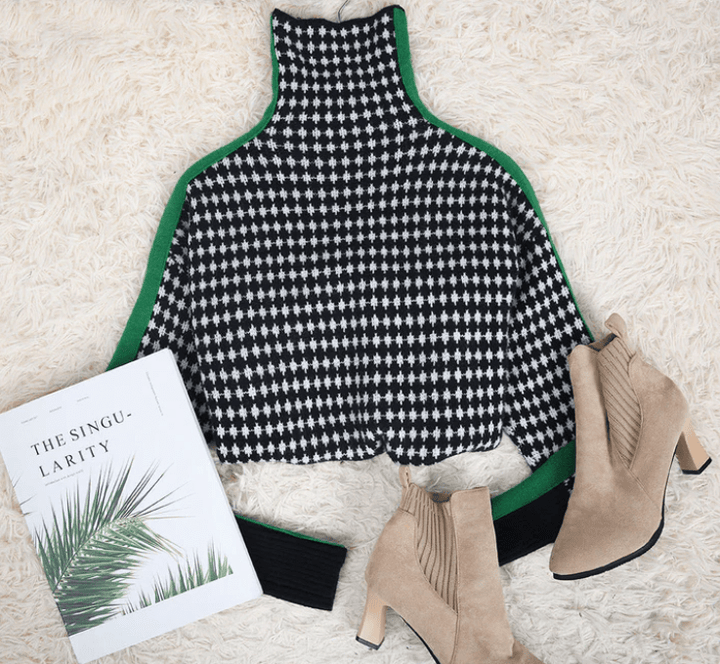 Mune | Elegant sweater with black and white check pattern
