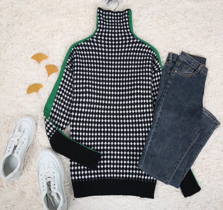 Mune | Elegant sweater with black and white check pattern