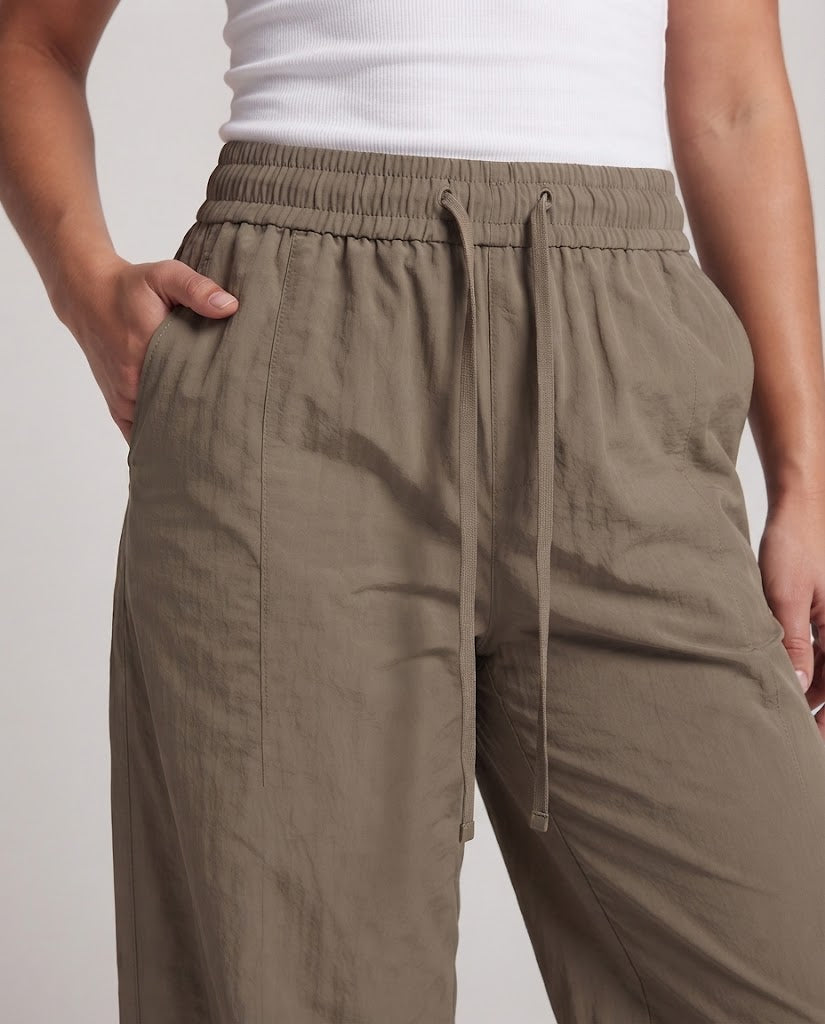 Ladies Fashionable and Airy Summer Pants Mune Fashion