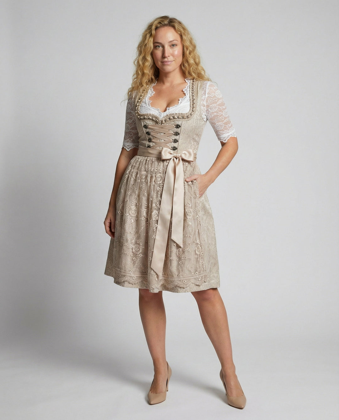 Traditional dirndl dress with laced bodice for Oktoberfest | Mune Fashion