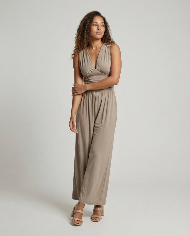 Women's jumpsuit with stylish V-neck and wide leg Mune Fashion
