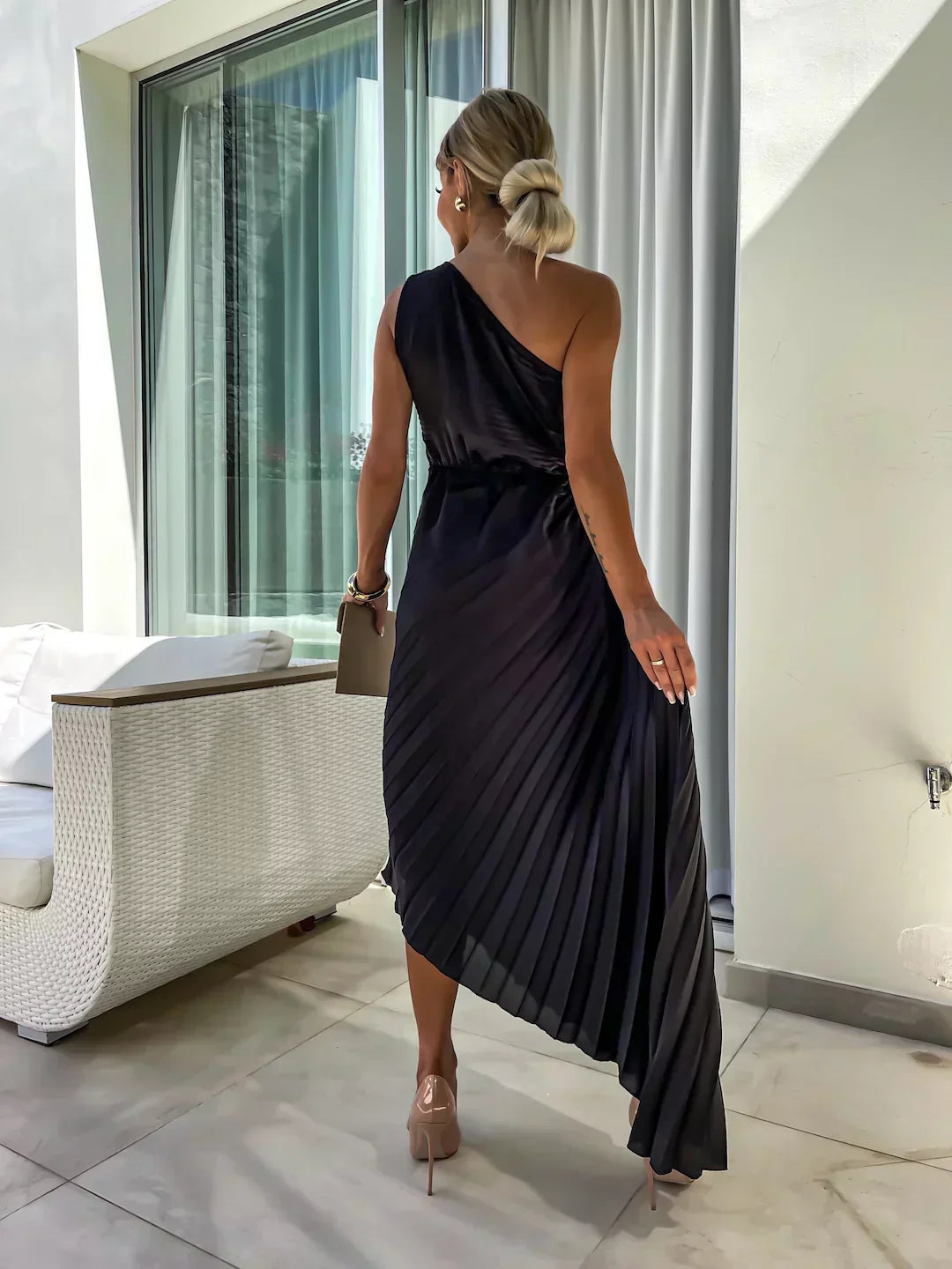 Mune | Elegant Shoulder Pleated Dress