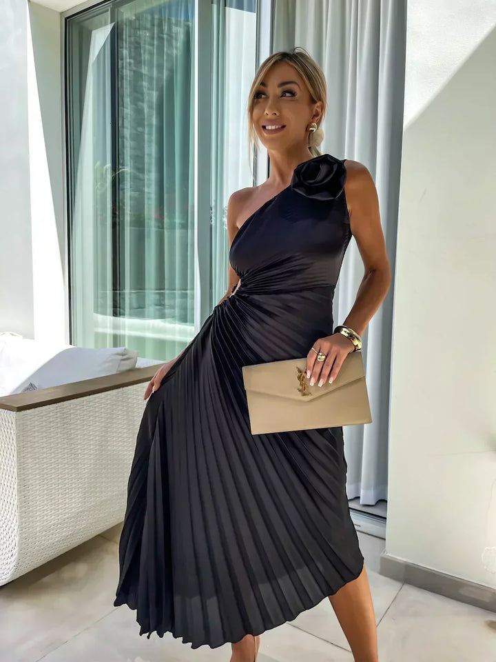 Mune | Elegant Shoulder Pleated Dress