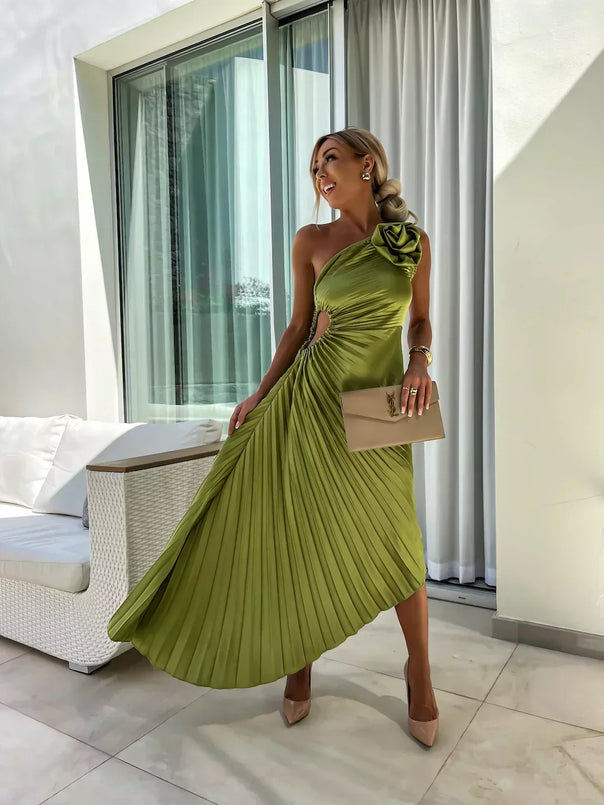 Mune | Elegant Shoulder Pleated Dress