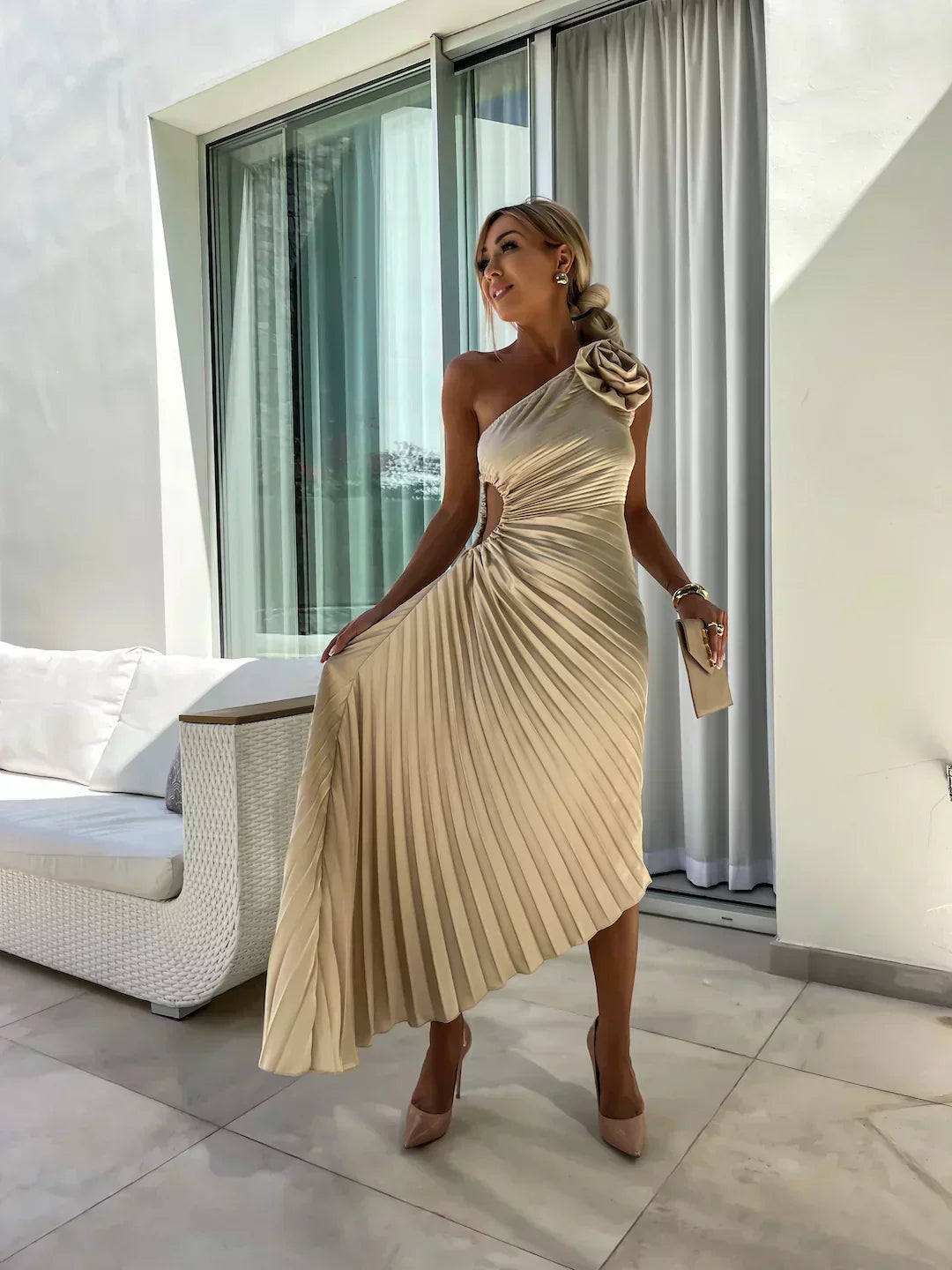 Mune | Elegant Shoulder Pleated Dress
