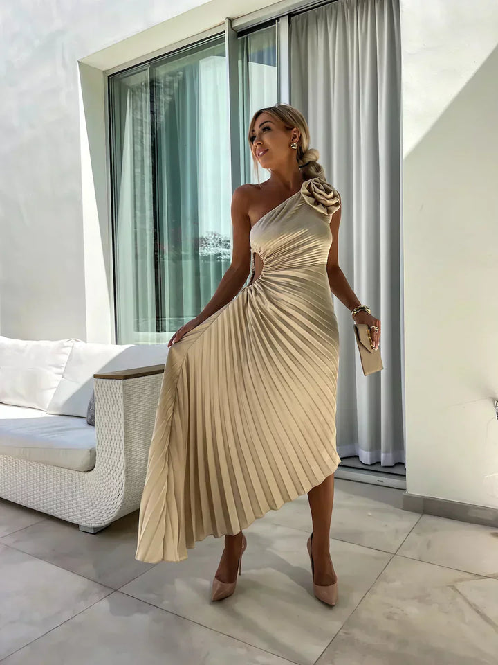 Mune | Elegant Shoulder Pleated Dress