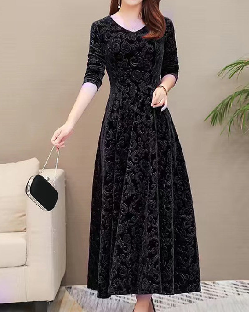 Mune | Classic Dress For Women With Three-Quarter Sleeves And Bodycon Fit