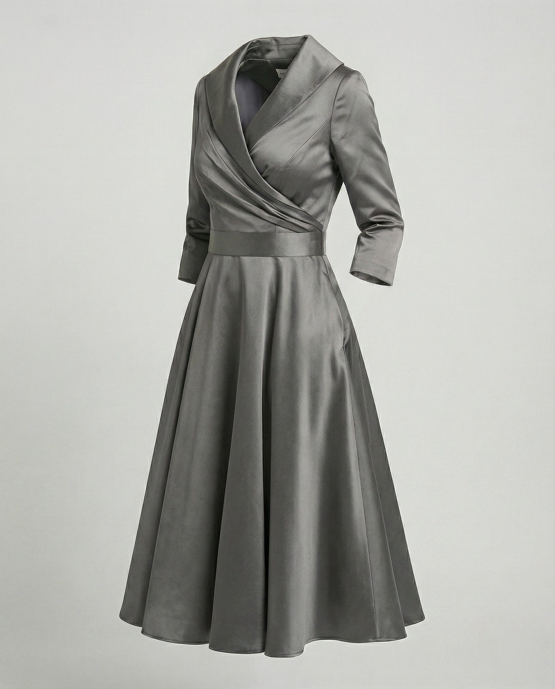 Elegant wrap dress with wide collar