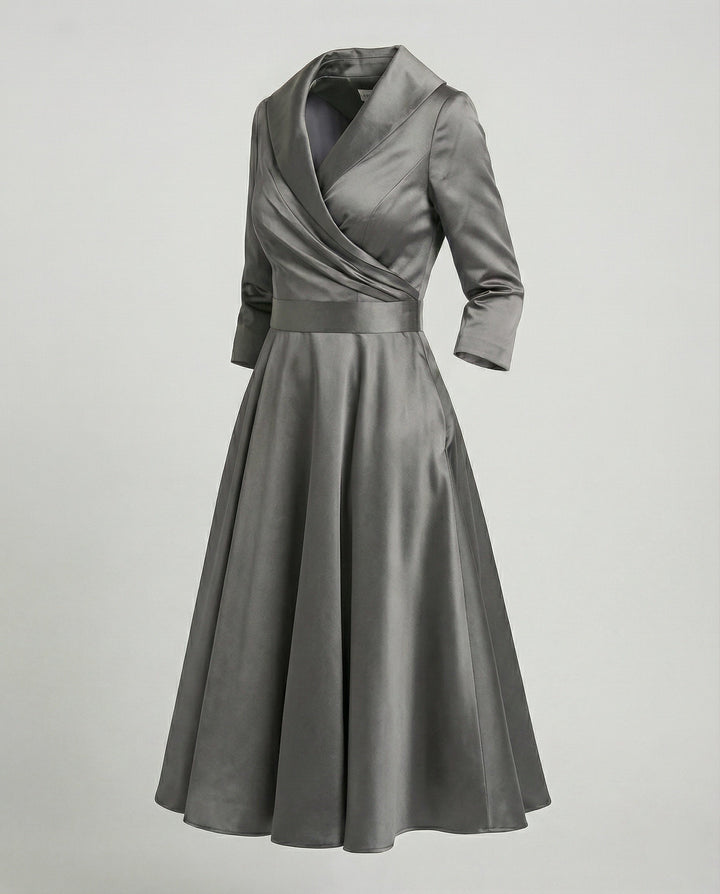 Elegant wrap dress with wide collar