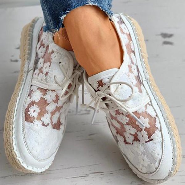 Orthopedic, stylish, and airy - shoe with floral print