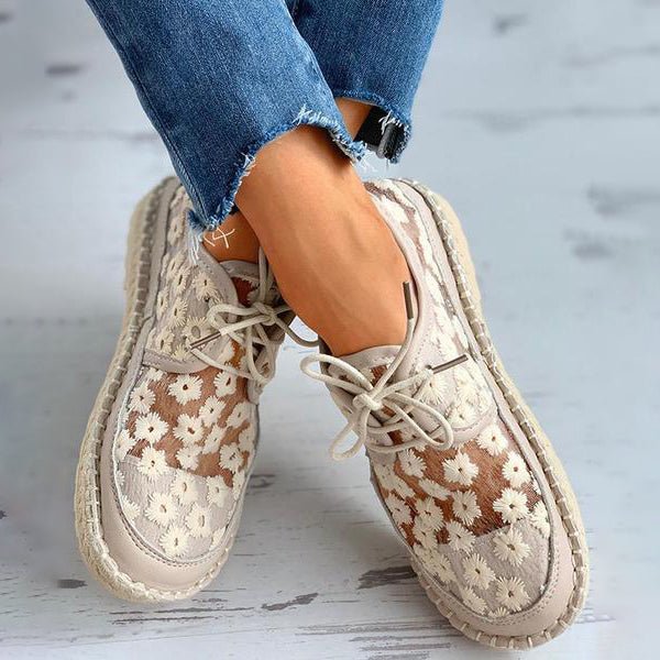 Orthopedic, stylish, and airy - shoe with floral print