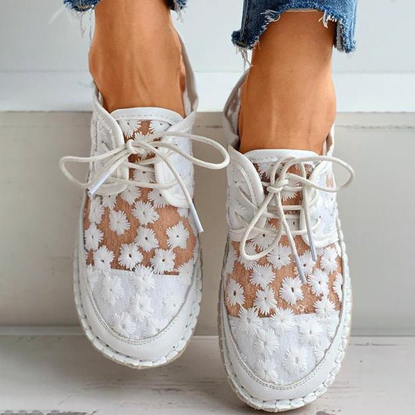 Orthopedic, stylish, and airy - shoe with floral print