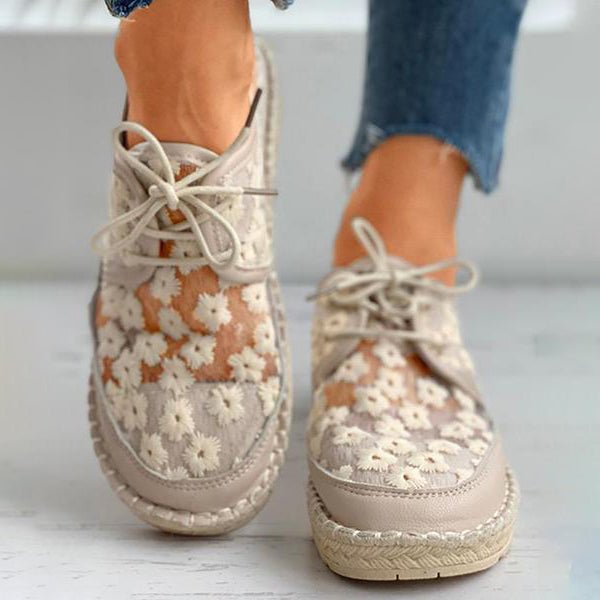 Orthopedic, stylish, and airy - shoe with floral print