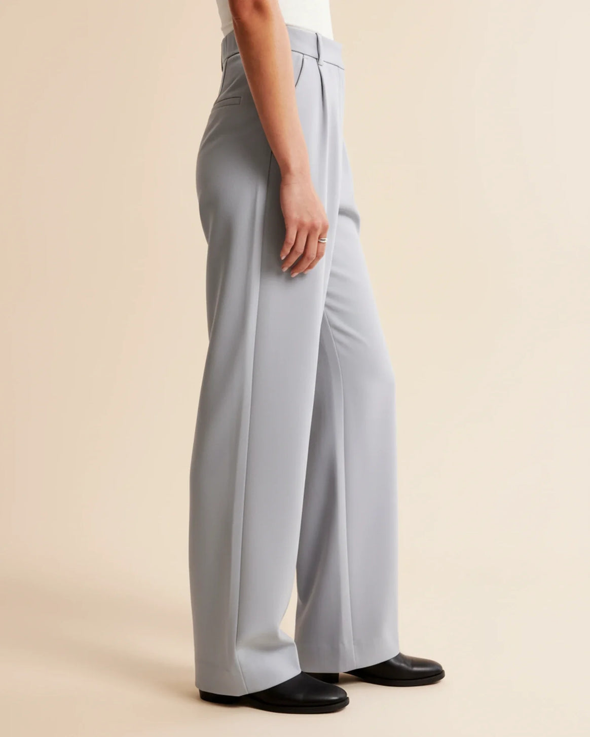 Mune | High Waist Pleated Leg Trousers with Tailored Fit