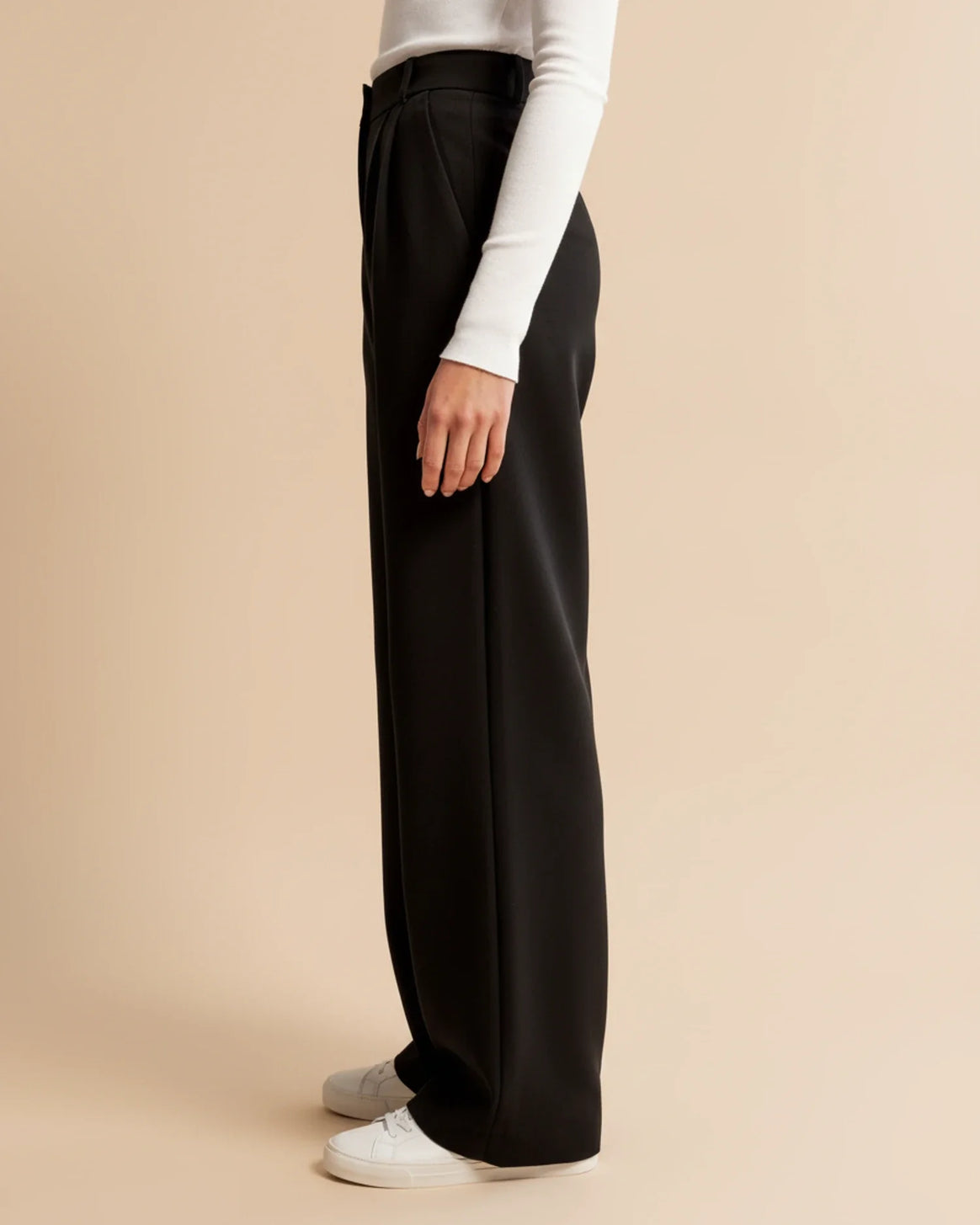 Mune | High Waist Pleated Leg Trousers with Tailored Fit