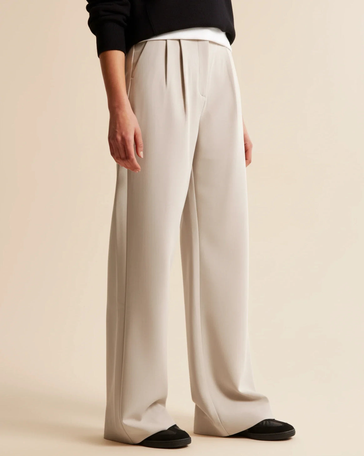 Mune | High Waist Pleated Leg Trousers with Tailored Fit